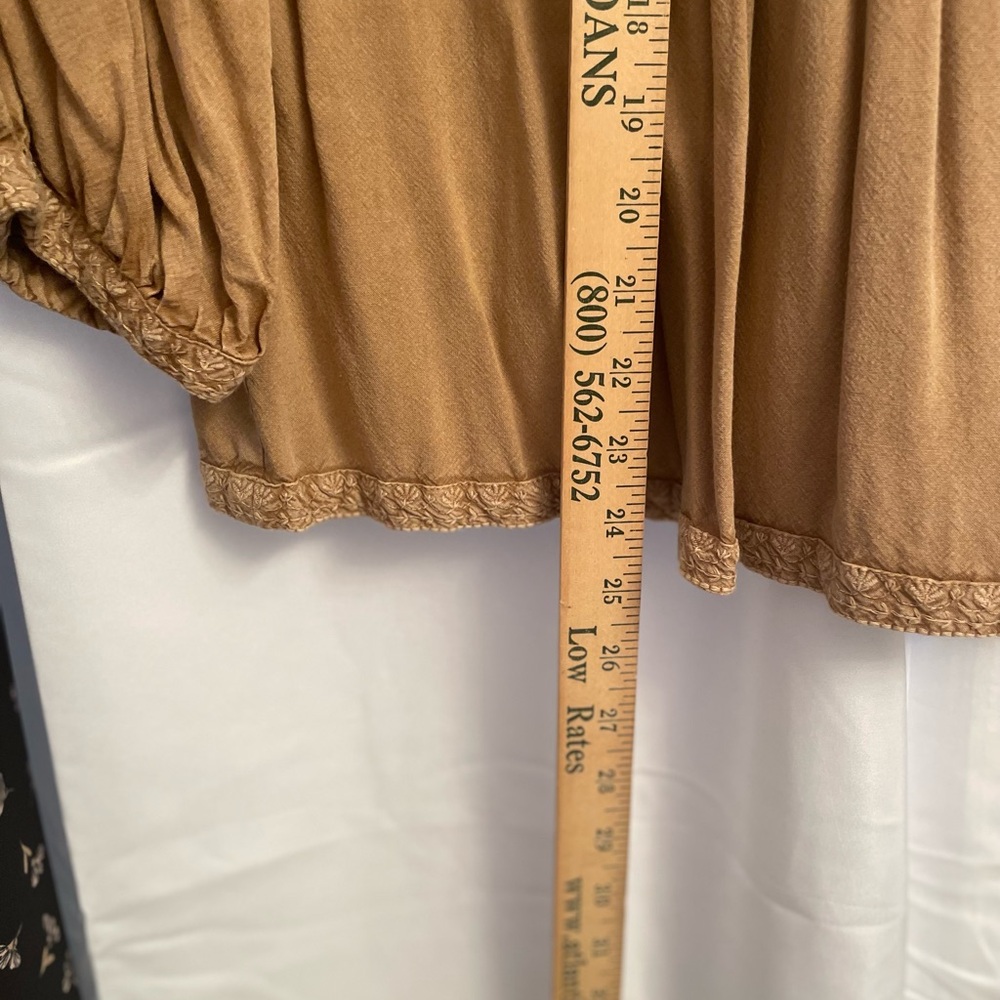Solitaire Tan Embroidered Boho top  Medium - Picture 10 of 10